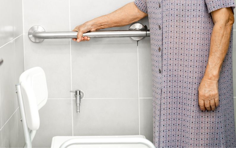 Keeping Your Bathroom Safe and Accessible: 5 Easy Tips